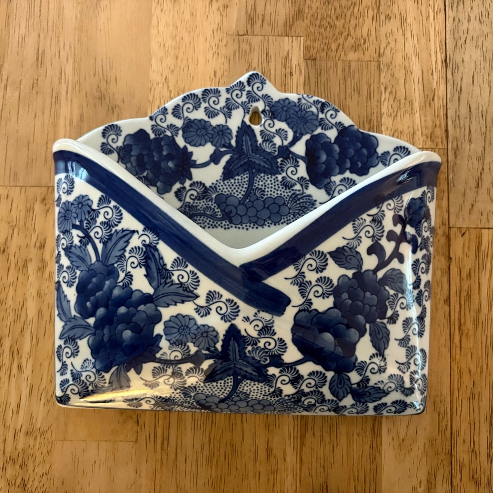 Porcelain Chinoiserie Blue and White Envelope Shaped Wall Pocket